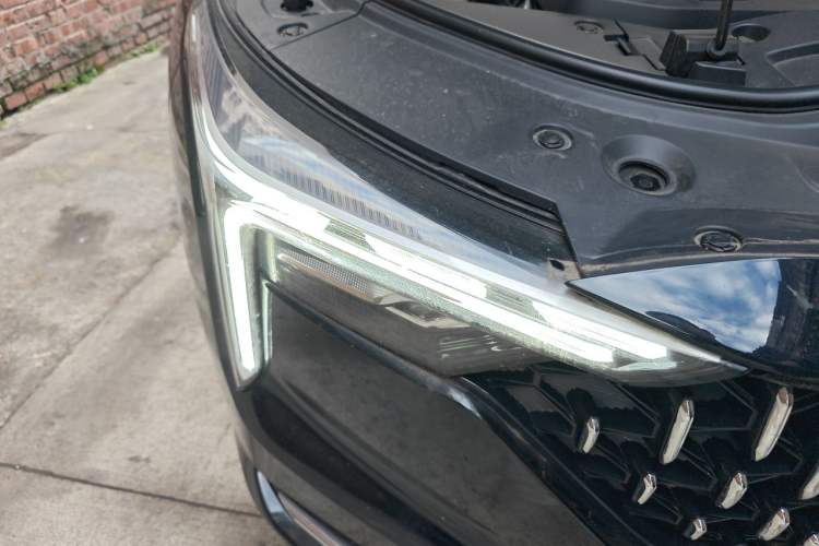 Used Bestune B70 2025 Dragon Edition 1.5T Quality Enjoyment Model Right Front Headlight