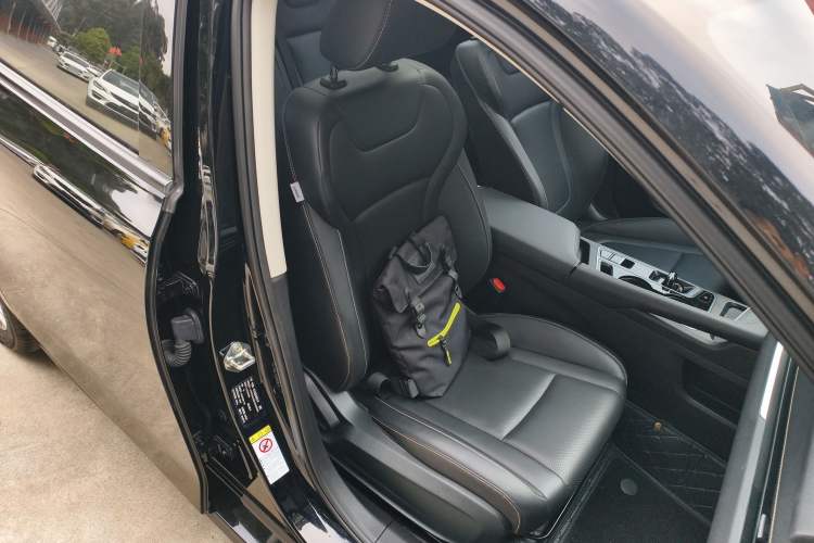 Used Bestune B70 2025 Dragon Edition 1.5T Enjoyment Model Right Front Seat