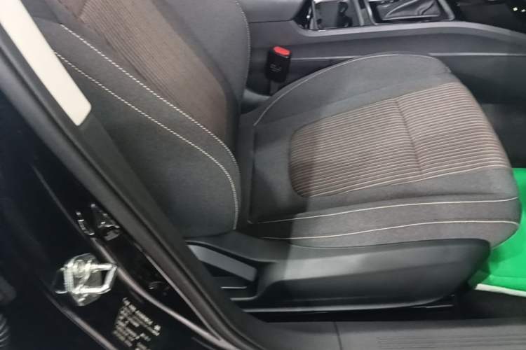 Used Bestune B70 2025 Dragon Edition 1.5T Quality Enjoyment Model Right Front Seat