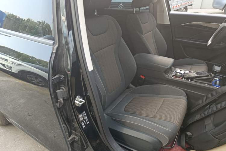 Used Bestune B70 2025 Dragon Edition 1.5T Quality Enjoyment Model Right Front Seat