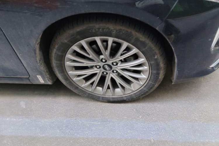 Used Bestune B70 2025 Dragon Edition 1.5T Comfort Model Right Front Wheel Hub