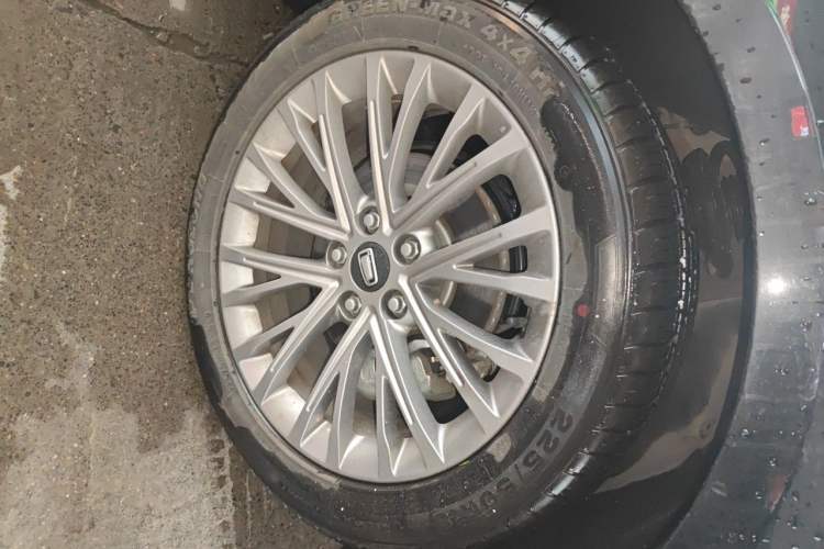 Used Bestune B70 2025 Dragon Edition 1.5T Quality Enjoyment Model Right Front Wheel Hub