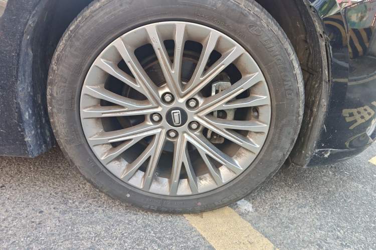Used Bestune B70 2025 Dragon Edition 1.5T Quality Enjoyment Model Right Front Wheel Hub