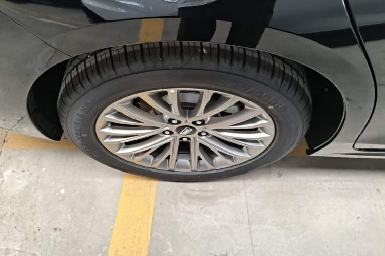 Used Bestune B70 2025 Dragon Edition 1.5T Quality Enjoyment Model Right Rear Wheel Hub