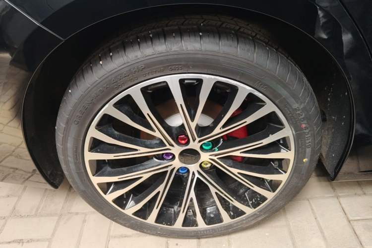 Used Bestune B70 2025 Dragon Edition 1.5T Black Knight Right Rear Wheel Hub