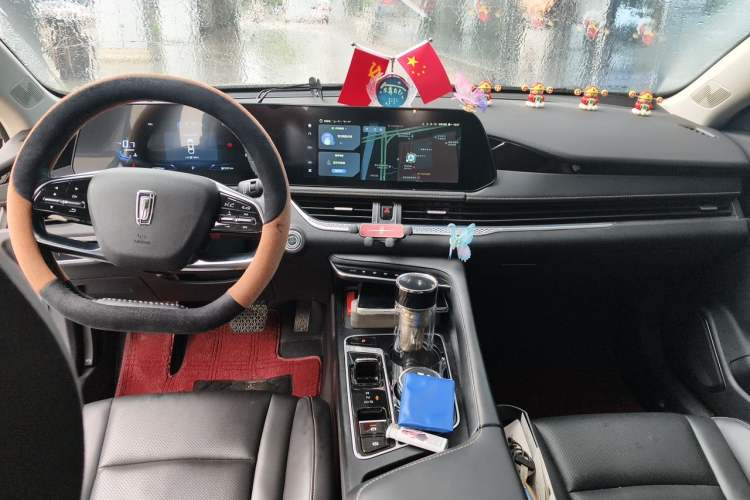 Used Bestune B70 2025 Dragon Edition 1.5T Comfort Model Center Console