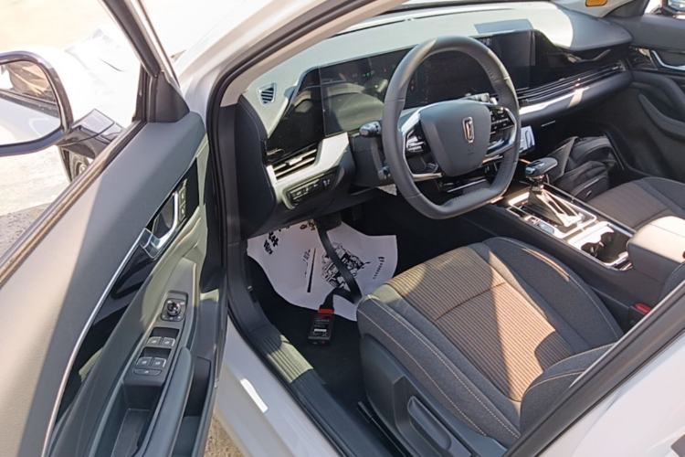 Used Bestune B70 2025 Dragon Edition 1.5T Quality Enjoyment Model Driver Seat