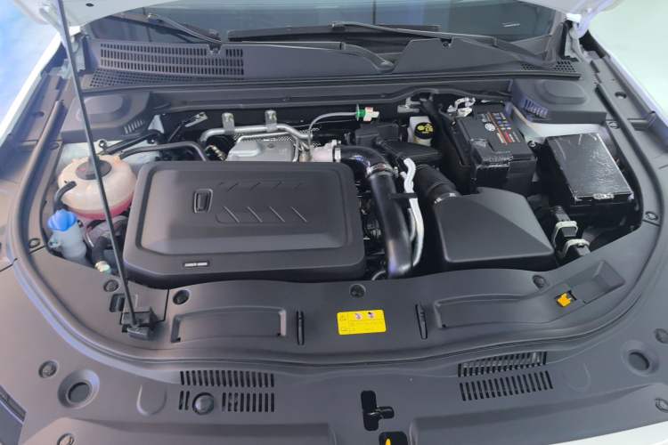 Used Bestune B70 2025 Dragon Edition 1.5T Quality Enjoyment Model Engine Bay