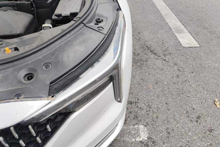 Used Bestune B70 2025 Dragon Edition 1.5T Quality Enjoyment Model Engine Bay Left