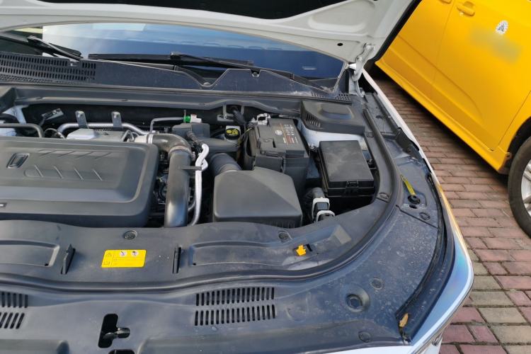 Used Bestune B70 2025 Dragon Edition 1.5T Enjoyment Model Engine Bay Left
