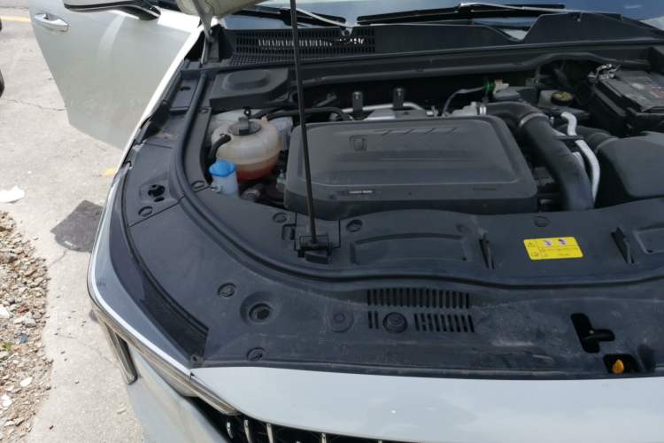 Used Bestune B70 2025 Dragon Edition 1.5T Enjoyment Model Engine Bay Right