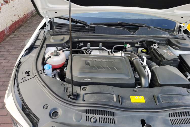 Used Bestune B70 2025 Dragon Edition 1.5T Enjoyment Model Engine Bay Right