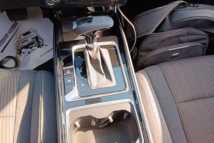 Used Bestune B70 2025 Dragon Edition 1.5T Quality Enjoyment Model Gear Lever