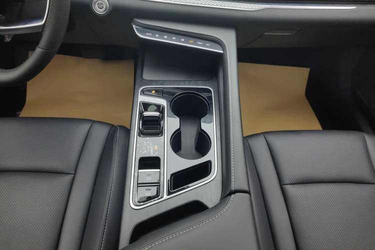 Used Bestune B70 2025 Dragon Edition 1.5T Enjoyment Model Gear Lever