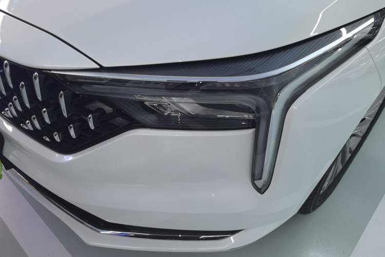 Used Bestune B70 2025 Dragon Edition 1.5T Quality Enjoyment Model Left Front Headlight