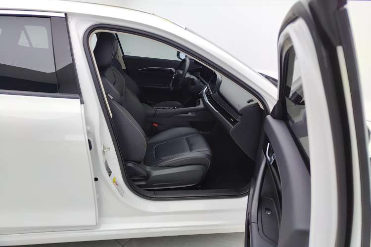 Used Bestune B70 2025 Dragon Edition 1.5T Enjoyment Model Right Front Seat