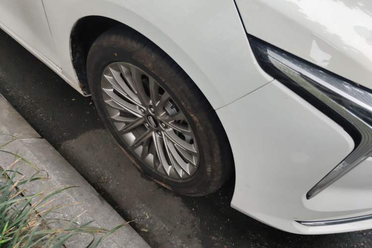 Used Bestune B70 2025 Dragon Edition 1.5T Quality Enjoyment Model Right Front Wheel Hub
