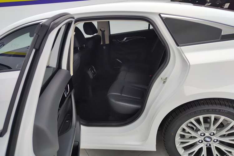 Used Bestune B70 2025 Dragon Edition 1.5T Enjoyment Model Right Rear Seat