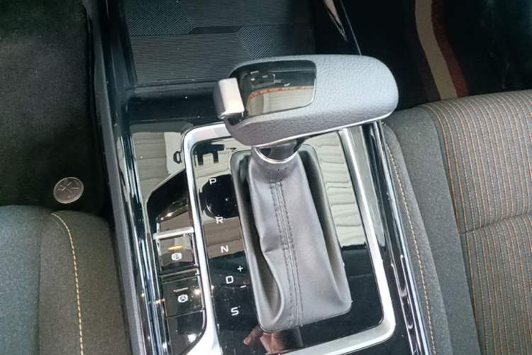 Used Bestune B70 2026 Longyao Edition 1.5T Quality Enjoyment Customized Gear Lever