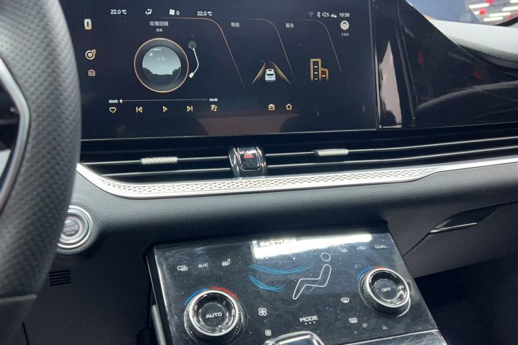 Used Bestune B70S 2022 1.5T Smart Trend Leader Audio And AC Panel