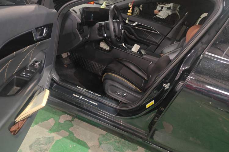 Used Bestune B70S 2022 Black Warrior Co-creation Edition 1.5T Passionate Knight Driver Seat