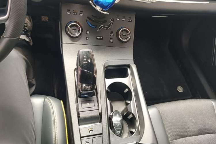 Used Bestune B70S 2022 1.5T Smart Trend Leader Gear Lever