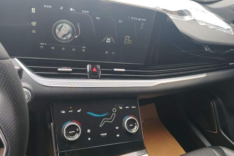 Used Bestune B70S 2022 1.5T Smart Trend Leader Audio And AC Panel