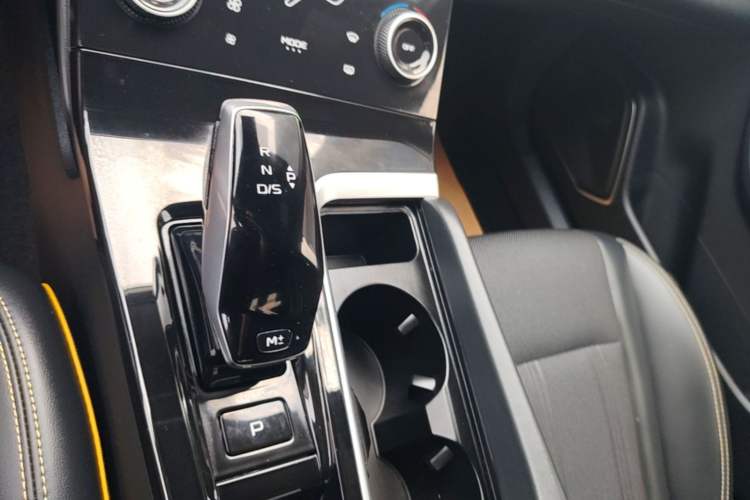 Used Bestune B70S 2022 1.5T Smart Trend Leader Gear Lever