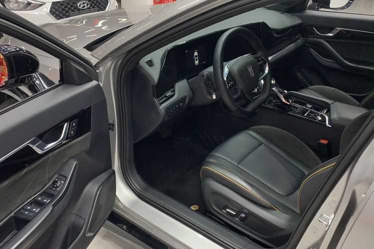 Used Bestune B70S 2022 2.0T War God King Interior 2