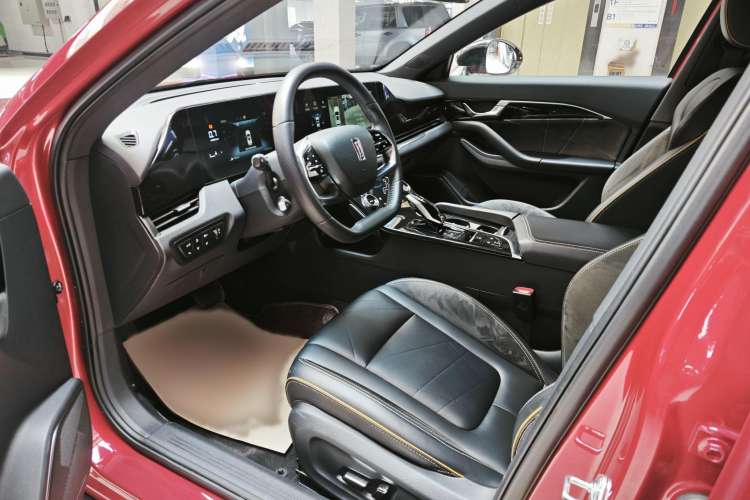 Used Bestune B70S 2022 2.0T War God King Interior 3