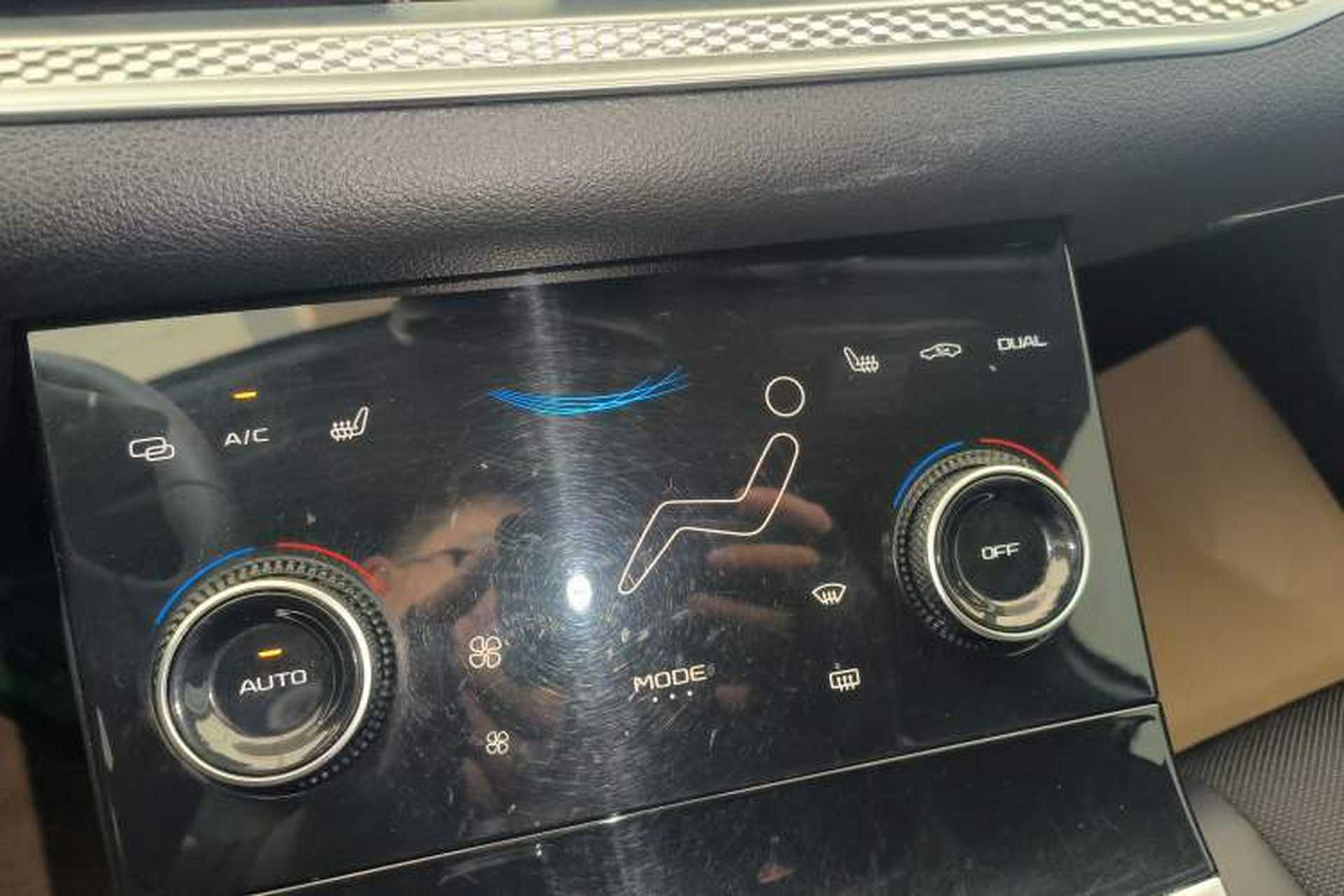 Used Bestune B70S 2022 2.0T Smart Trend Leader Audio And AC Panel