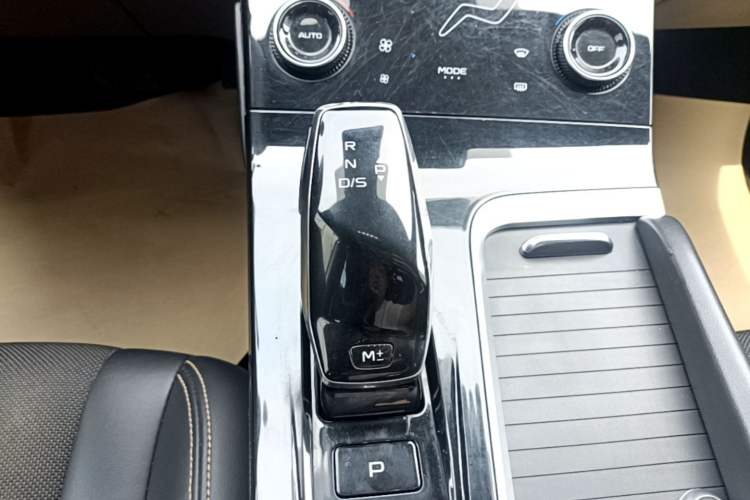Used Bestune B70S 2022 1.5T Smart Trend Leader Gear Lever
