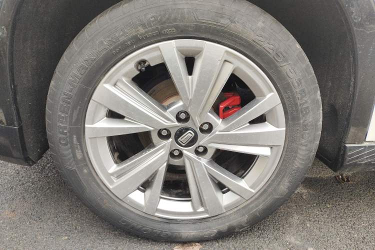 Used Bestune B70S 2023 1.5T All-Around Defender Right Rear Wheel Hub