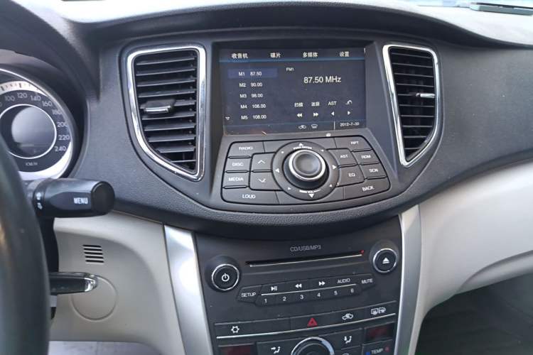 Used Bestune B90 2012 2.0L automatic comfort version Audio And AC Panel