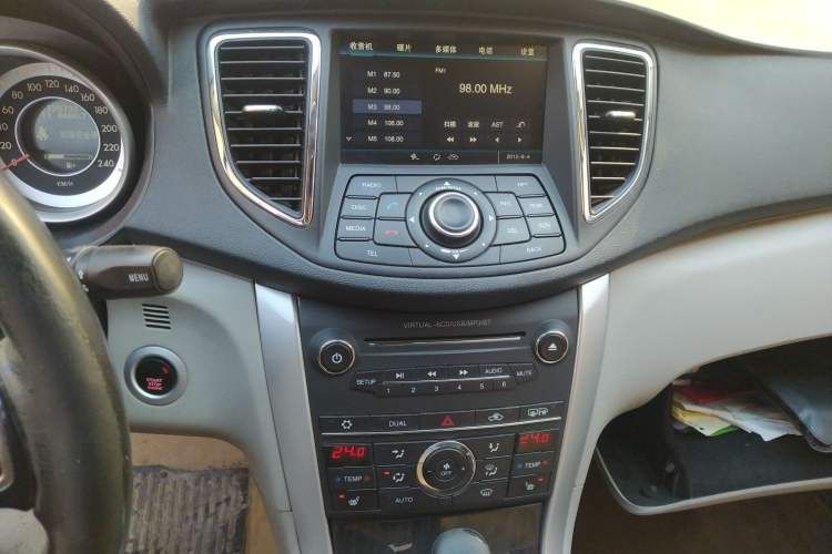 Used Bestune B90 2012 2.0L Automatic Luxury Edition Audio And AC Panel