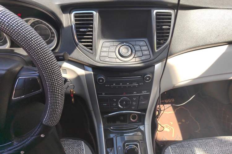 Used Bestune B90 2012 2.0L automatic comfort version Audio And AC Panel