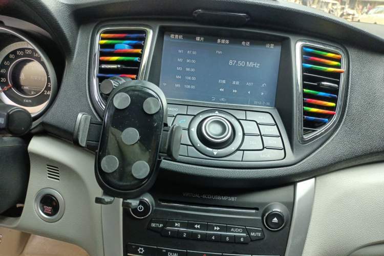 Used Bestune B90 2012 2.0L Automatic Luxury Edition Audio And AC Panel