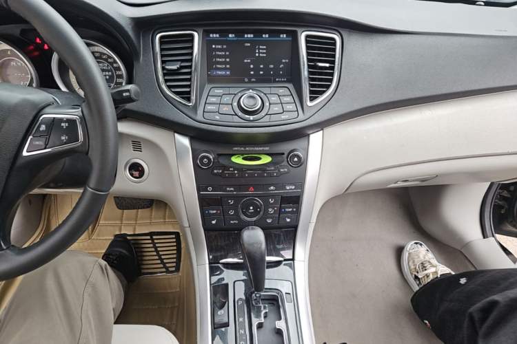 Used Bestune B90 2012 2.0L Automatic Luxury Edition Audio And AC Panel