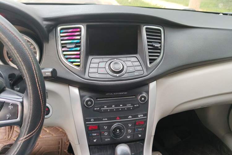 Used Bestune B90 2012 2.0L Automatic Luxury Edition Audio And AC Panel