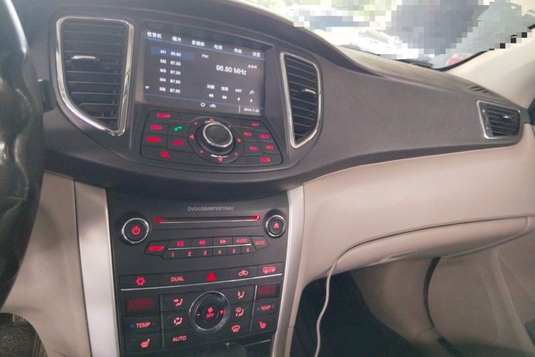 Used Bestune B90 2012 2.0L Automatic Luxury Edition Audio And AC Panel