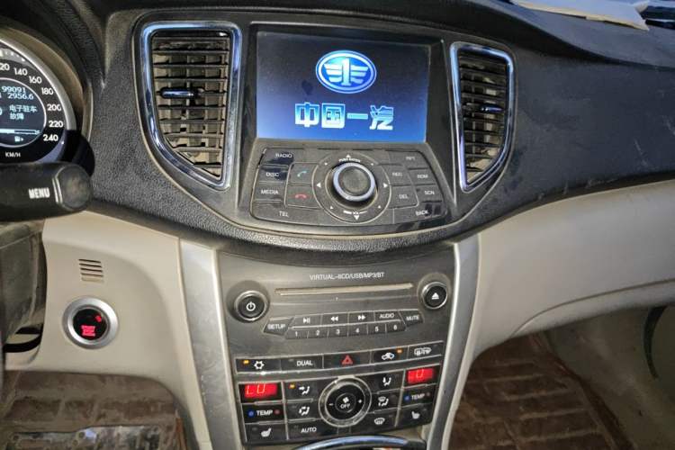 Used Bestune B90 2012 2.0L Automatic Luxury Edition Audio And AC Panel