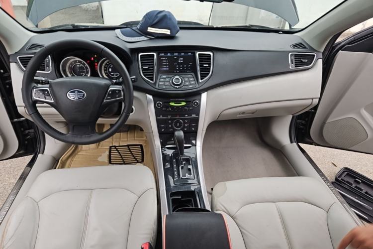 Used Bestune B90 2012 2.0L Automatic Luxury Edition Center Console