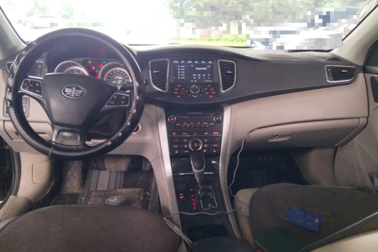 Used Bestune B90 2012 2.0L Automatic Luxury Edition Center Console
