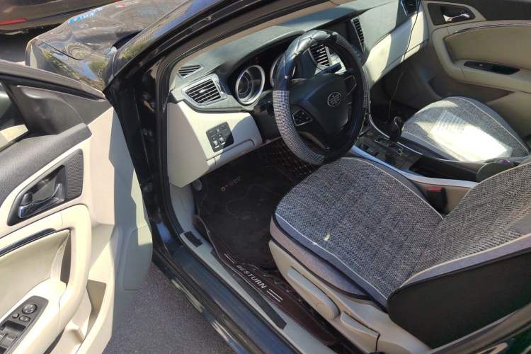 Used Bestune B90 2012 2.0L automatic comfort version Driver Seat