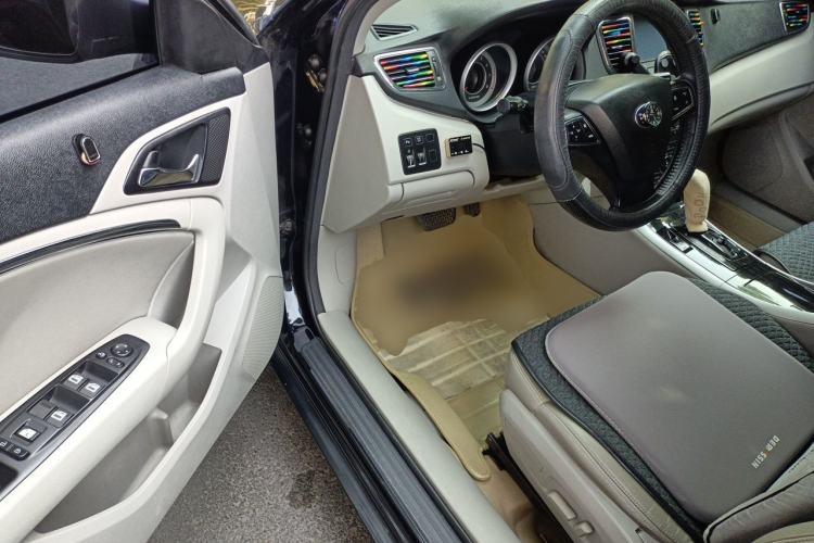 Used Bestune B90 2012 2.0L Automatic Luxury Edition Driver Seat