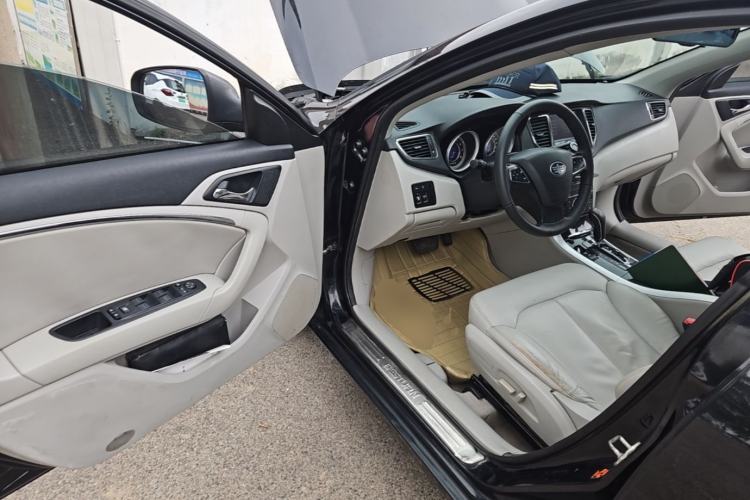 Used Bestune B90 2012 2.0L Automatic Luxury Edition Driver Seat