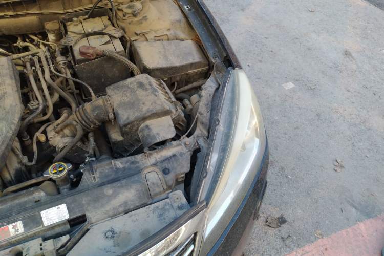 Used Bestune B90 2012 2.0L Automatic Luxury Edition Engine Bay Left