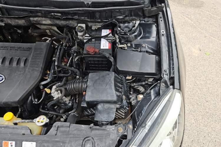 Used Bestune B90 2012 2.0L Automatic Luxury Edition Engine Bay Left