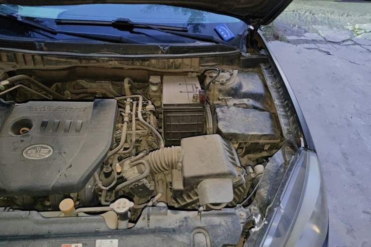 Used Bestune B90 2012 2.0L Automatic Luxury Edition Engine Bay Left