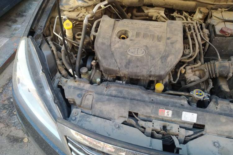 Used Bestune B90 2012 2.0L Automatic Luxury Edition Engine Bay Right